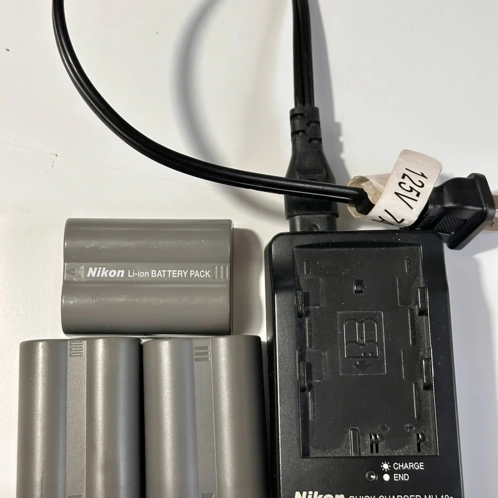 Nikon Quick Charger with Li-ion Battery Pack - Gray